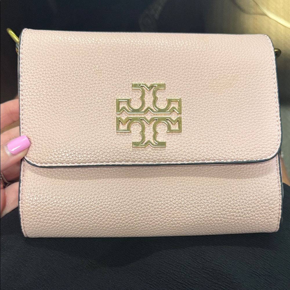 Tory Burch Pebbled Leather Crossbody in Light Pink with Gold Logo